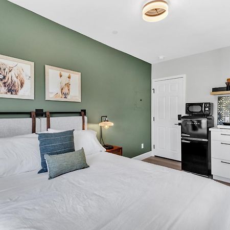 Single Bedroom - Queen Size. Heart Of Downtown Vista Bagian luar foto