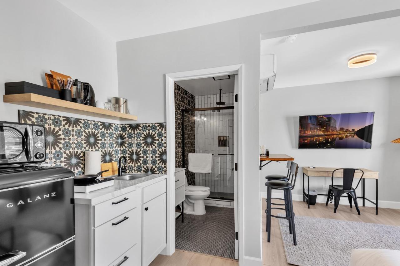 Single Bedroom - Queen Size. Heart Of Downtown Vista Bagian luar foto
