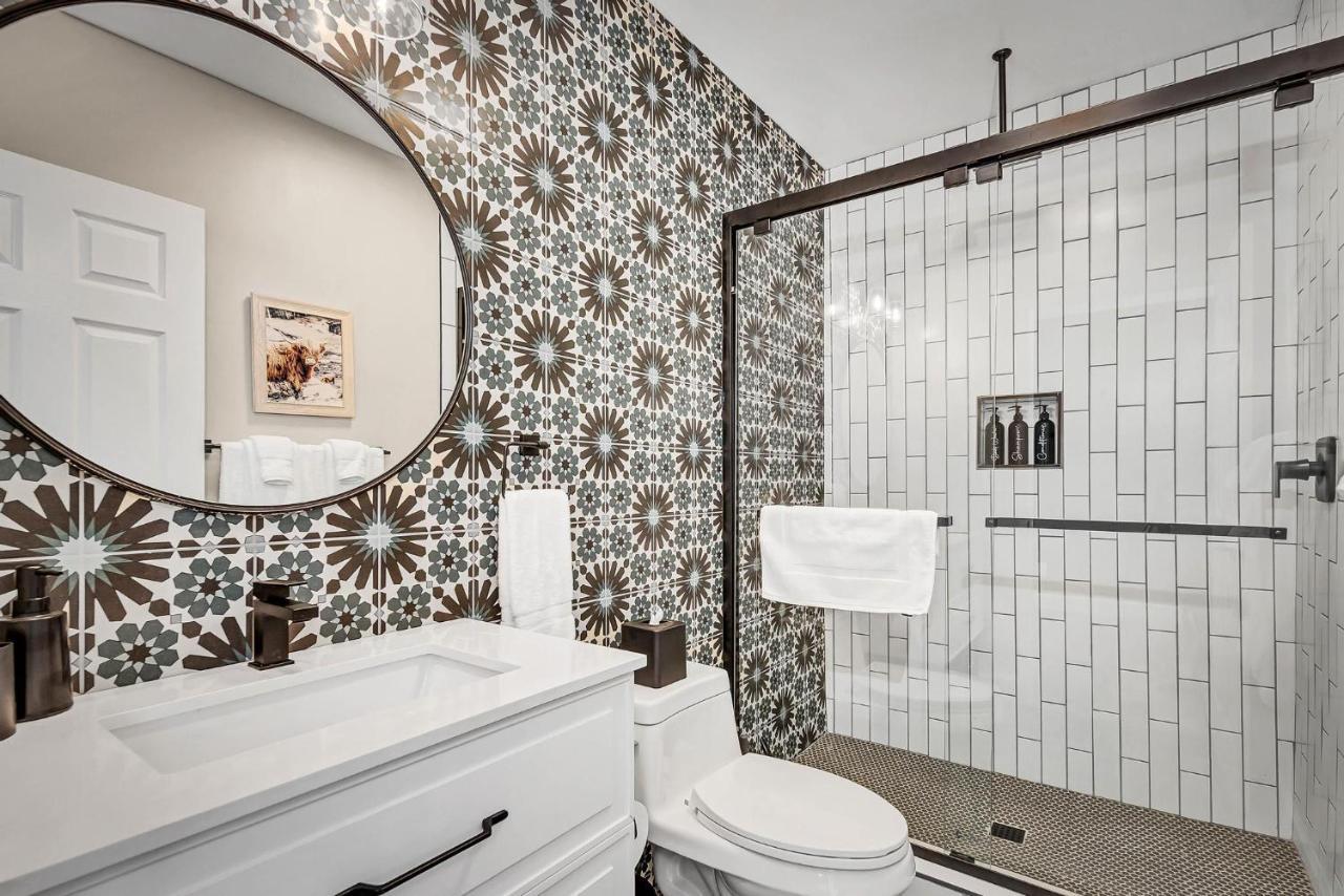 Single Bedroom - Queen Size. Heart Of Downtown Vista Bagian luar foto